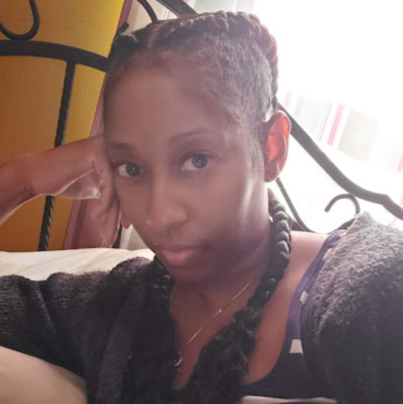 Meet your Posher, Lori - Picture 1 of 1